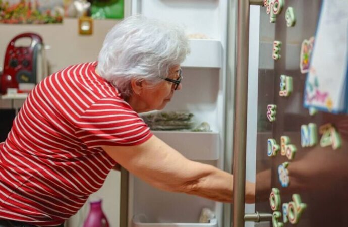 Uncovering Early Signs of Dementia: The Role of Everyday Habits